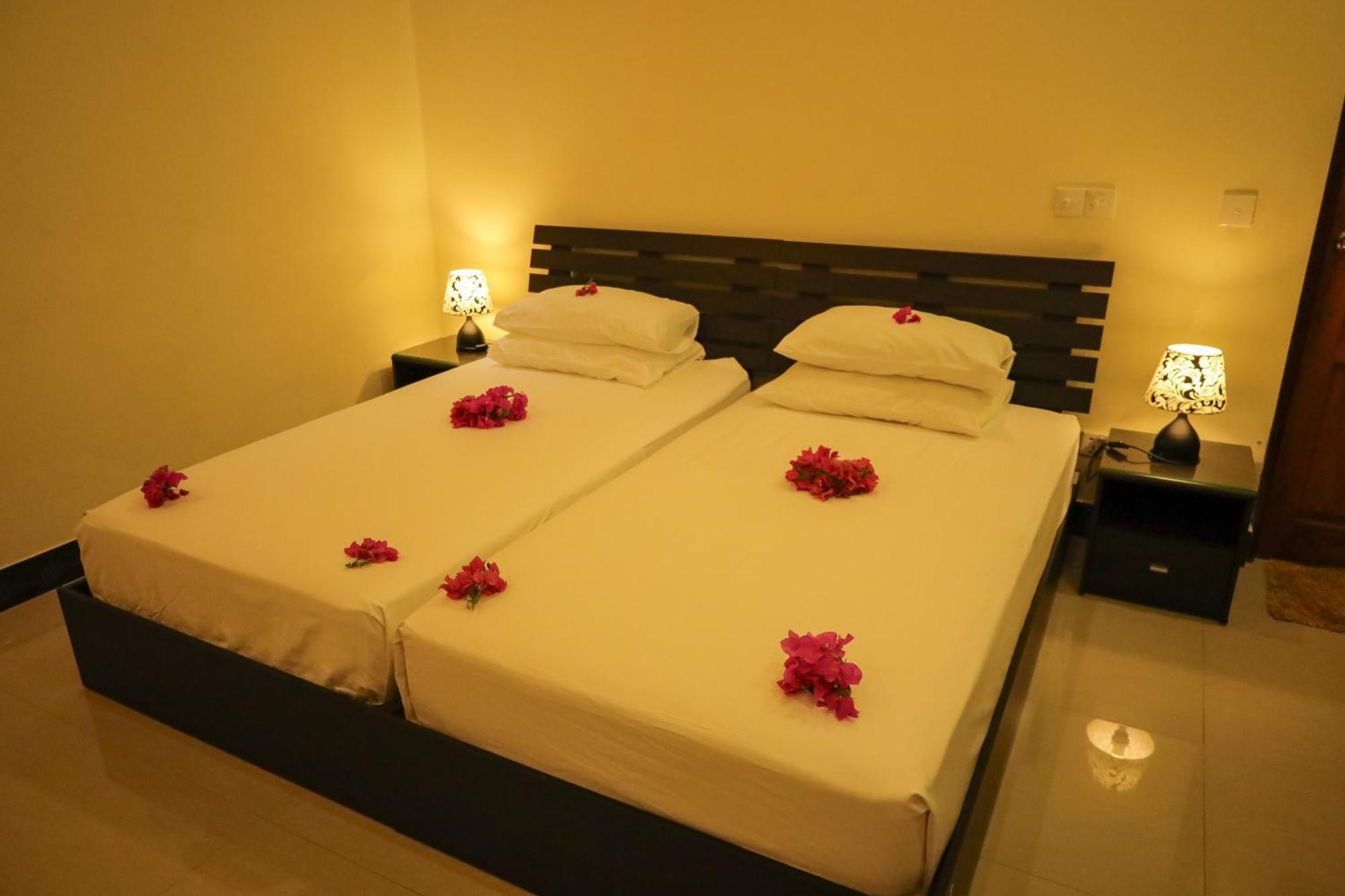 نزل Charming Holiday أدو أتول المظهر الخارجي الصورة