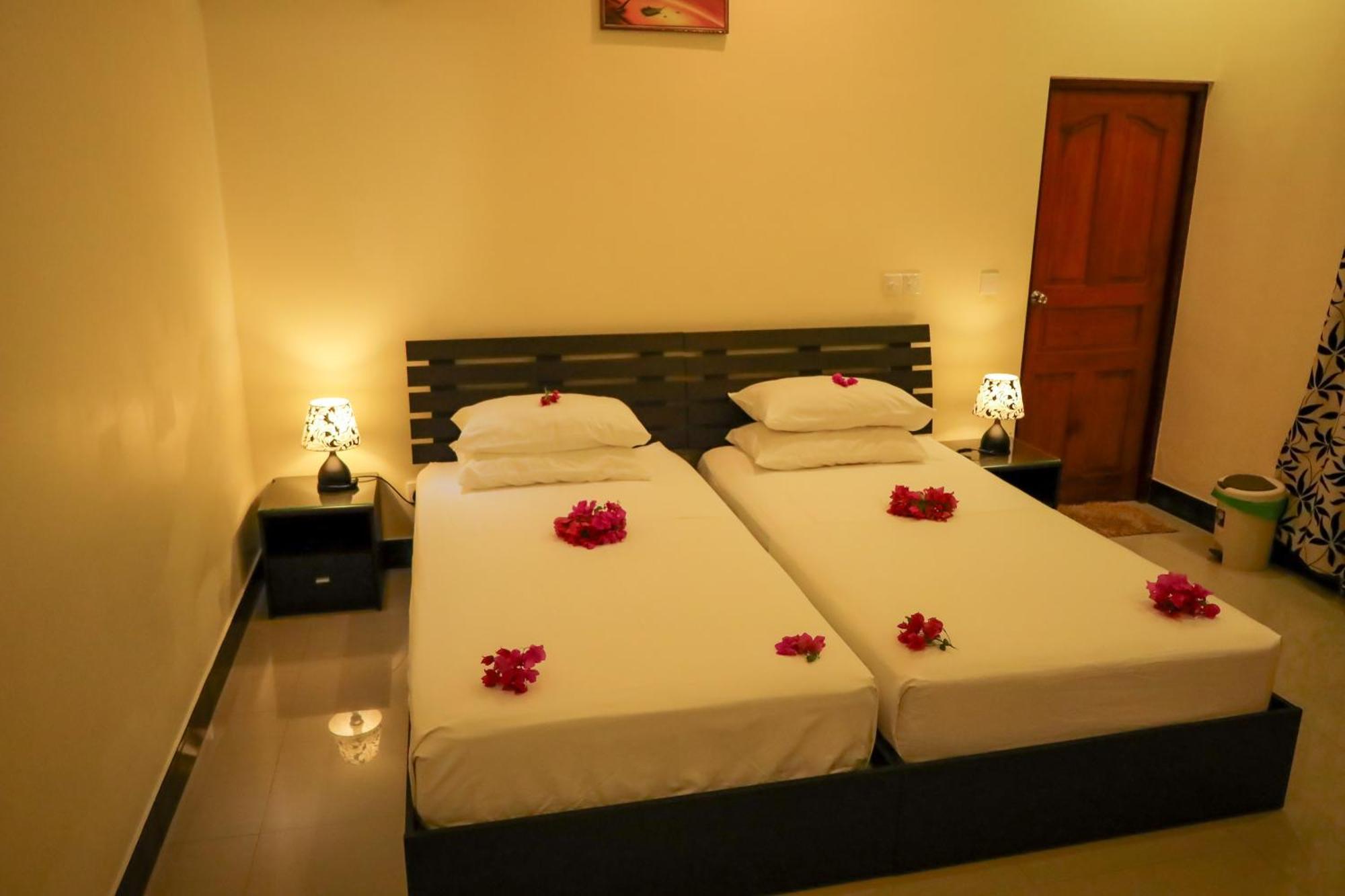 نزل Charming Holiday أدو أتول المظهر الخارجي الصورة